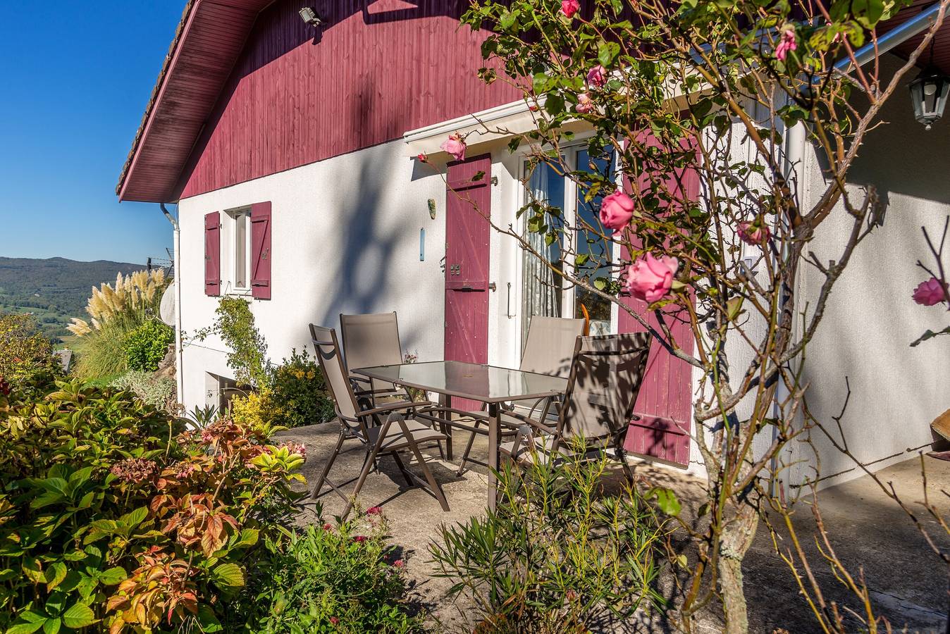 Holiday Villa "Maison dans un parc de verdure" with Mountain View, Wi-Fi & Terrace in Verthemex, Chambéry region