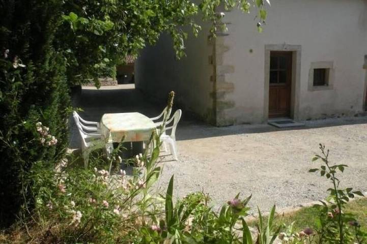 Gîte pour 5 personnes, avec jardin dans Dommartin-aux-Bois