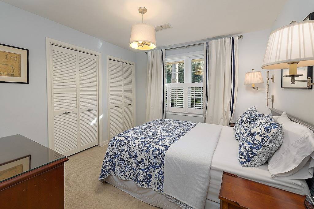 In der Nähe von Einkaufsmöglichkeiten, Restaurants, Dorf und Strand! Privater großer Garten! in St. Simons Island, Glynn County