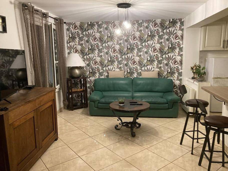 Appartement entier, Apartment with Terrace in Champigneulles, Région de Nancy