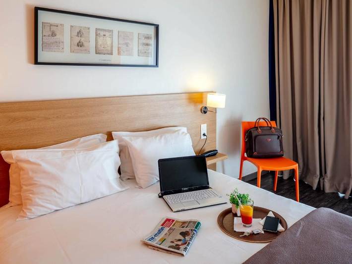 Hôtel pour 2 personnes, avec vue ainsi que piscine et jardin à La Valette-du-Var - 4