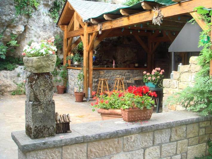 Location de vacances pour 8 personnes, avec piscine ainsi que jardin et vue, adapté aux familles à Saint-Pierre-des-Tripiers - 4