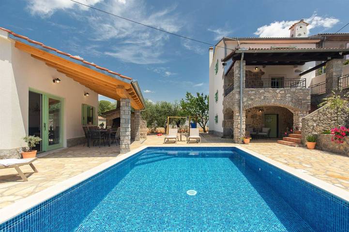 Ferienwohnung für 10 Personen, mit Balkon und Balkon/Terrasse sowie Terrasse und Pool