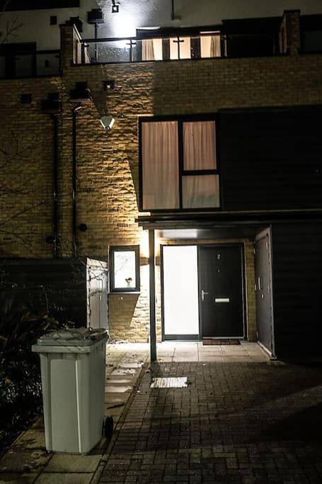 Two-Bedroom Villa in Havering, London