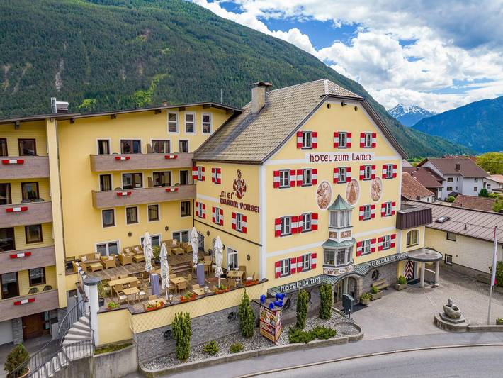 Hotel für 2 Personen, mit Balkon und Terrasse sowie Garten und Sauna in Tarrenz
