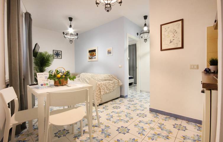 Appartamento intero, Accogliente appartamento a Vico Equense con Wi-Fi e aria condizionata in Vico Equense, Sorrento Coast