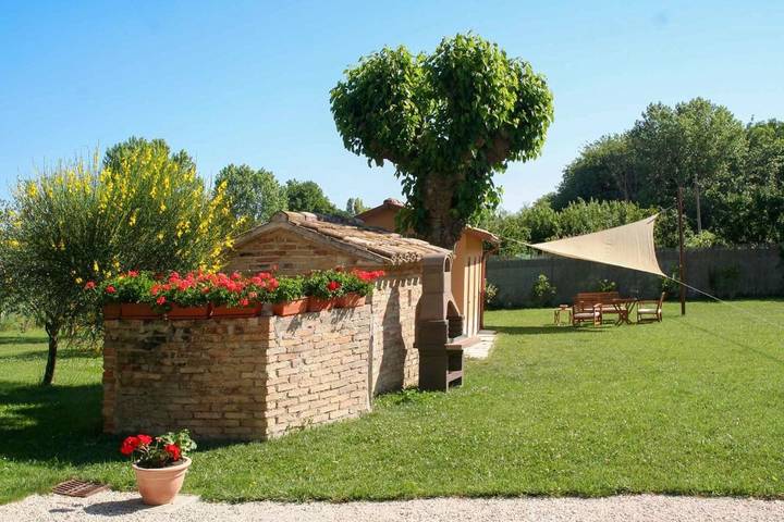 Gîte pour 8 personnes, avec vue et jardin, animaux acceptés à Corinaldo - 4