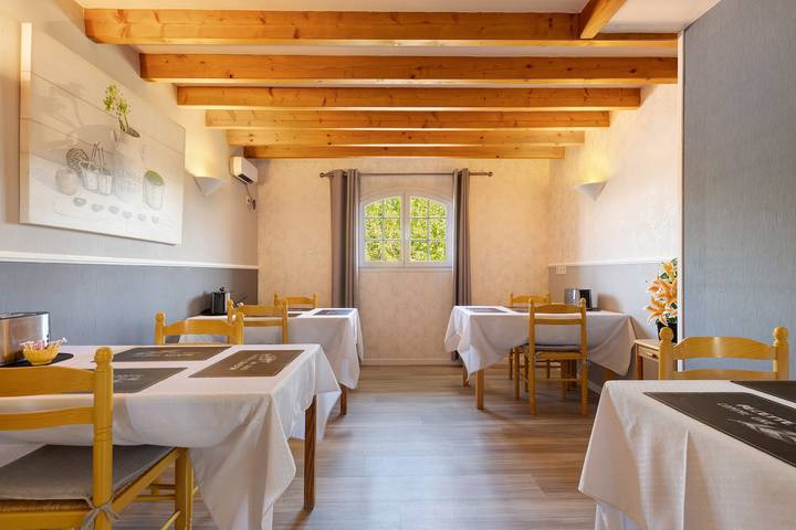 Bed and Breakfast 'Chambre D'hôtes Myosotis' with Shared Pool, Shared Terrace and Wi-Fi in Bégadan, Regional Naturpark i Médoc