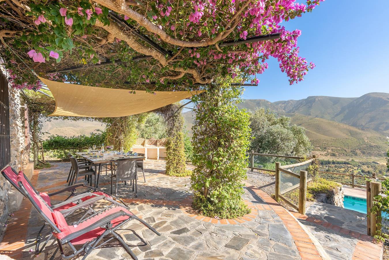 Landhaus 'El Gales' mit Bergblick, Wi-Fi und Klimaanlage in Órgiva, Granada Provinz