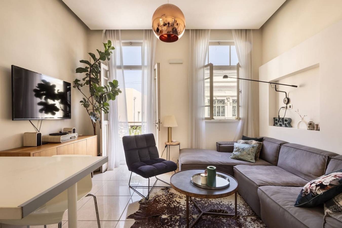 Entire apartment, Bauhaus Artistic Haven in Tel Aviv, Tel Aviv District