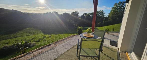 Maison de campagne pour 2 personnes, avec terrasse et vue à Villefranque