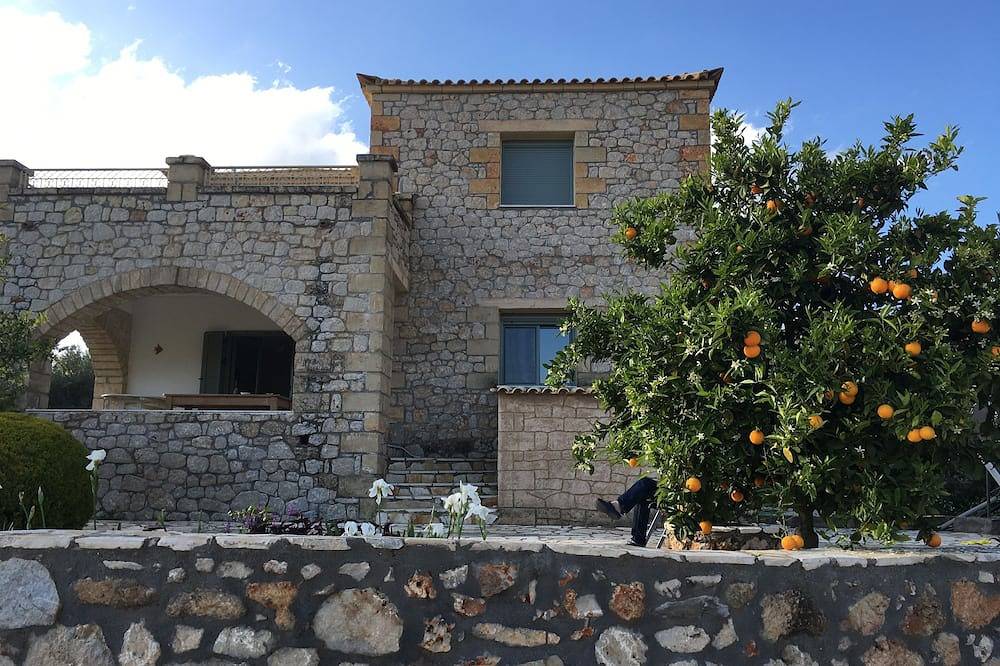 Our beautiful Greek home with private pool, large outdoor areas and lovely views in Stoupa, Messenien