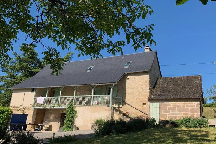 Location de vacances pour 6 personnes, avec Balcon ainsi que Jardin et Piscine à Rudelle