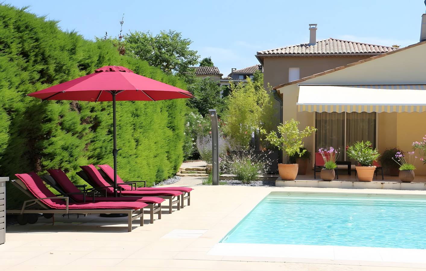 Holiday Home 'Maison Les Hirondelles' with Shared Pool, Wi-Fi and Air Conditioning in Mirabel-aux-Baronnies, Nyons region
