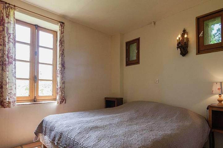 Location de vacances pour 10 personnes, avec piscine ainsi que terrasse et jardin, animaux acceptés à Les Eyzies-de-Tayac-Sireuil - 4