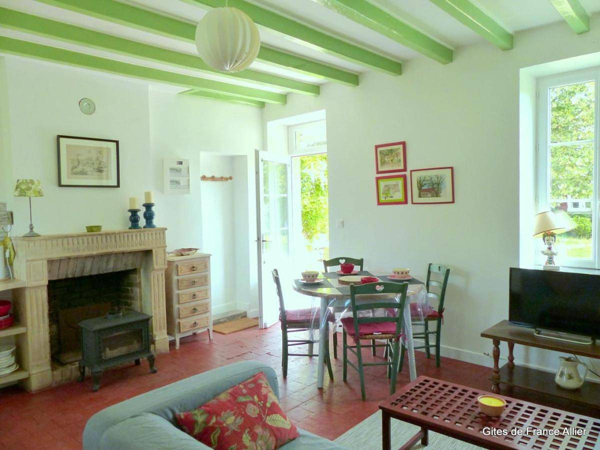 Longère Bourbonnaise Rénovée avec Animaux et Jardin - Fr-1-489-376 in Lurcy-Lévis, Allier