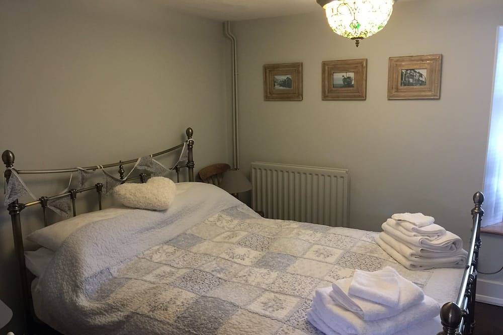 One night stays available at cozy, Listed boutique cottage with log burners in Hastings, East Sussex