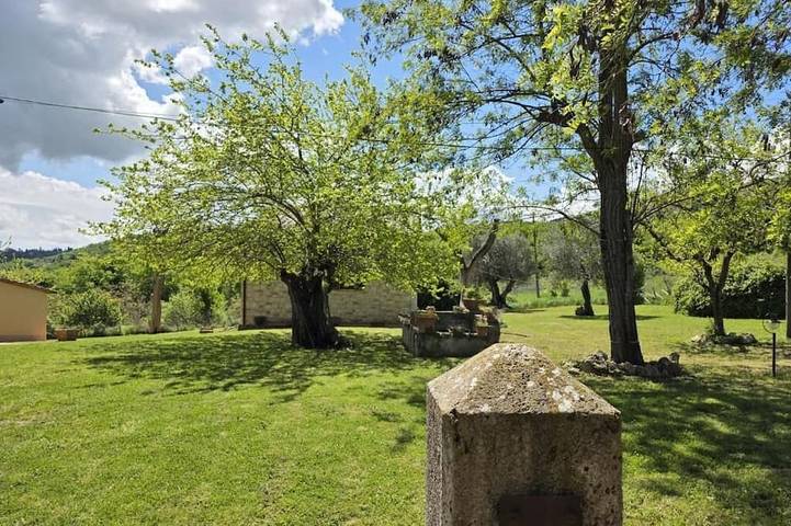 Panoramic country Villa 6/8 people in Tuscany, bbq wood-fired oven, heating, A/C in Sarteano, Provincia de Siena