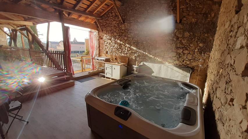 Gîte pour 2 personnes, avec sauna et terrasse ainsi que jardin et jacuzzi, animaux acceptés en Midi-Pyrénées - 3