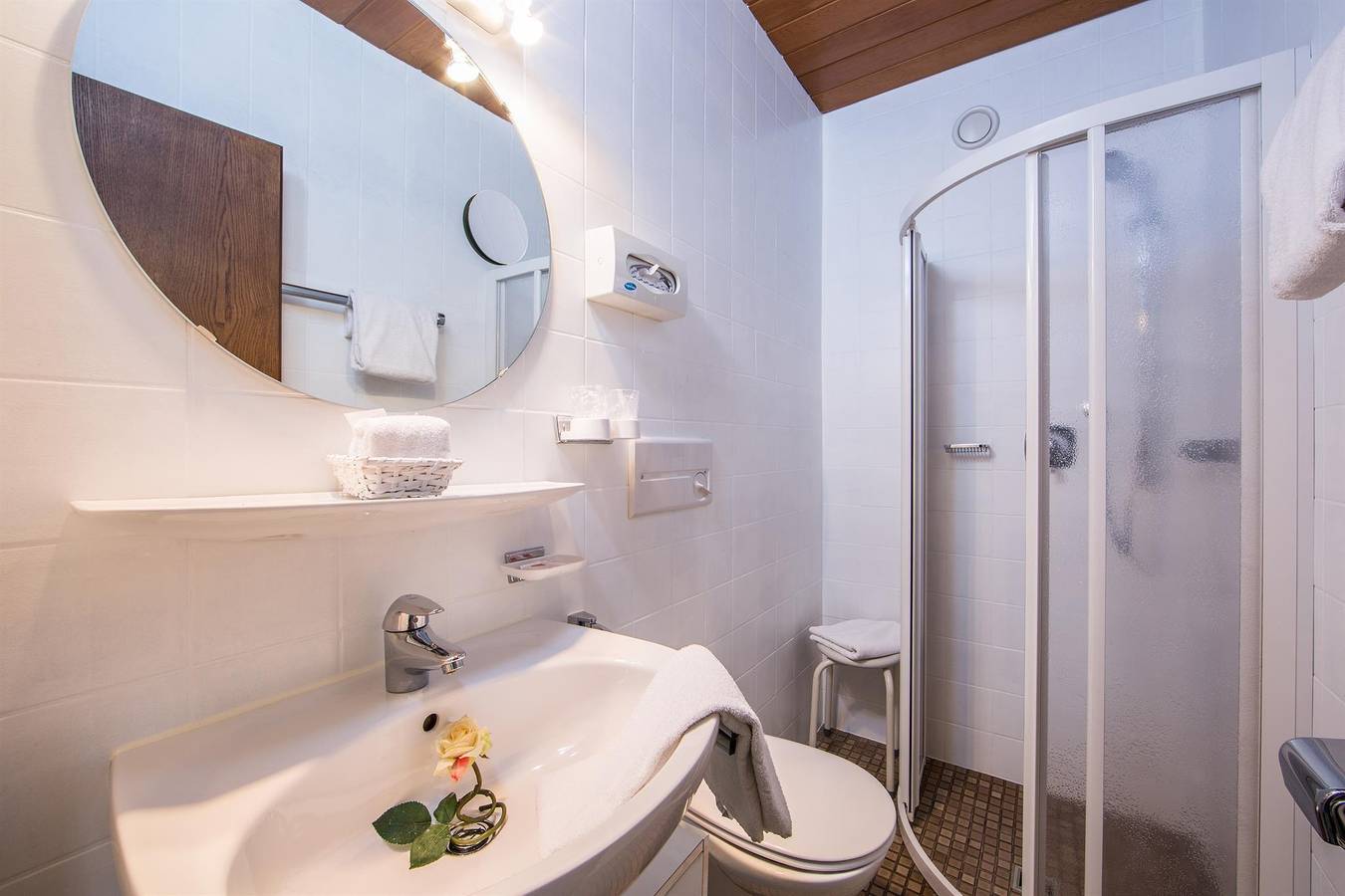 Entire holiday apartment, Einzelzimmer mit Dusche, Wc inkl. Frühstück in Mittenwald, Bavarian Alps