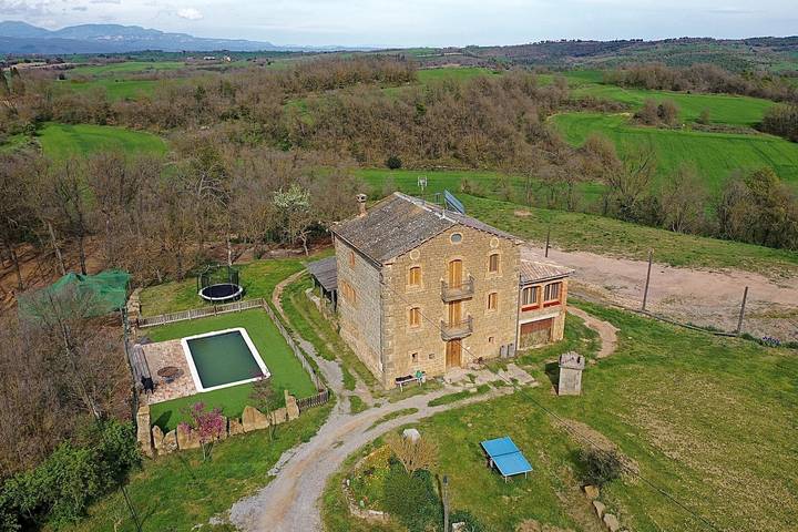 Casa rural para 12 personas, con piscina en Llovera