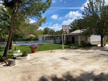 Location de vacances pour 9 personnes, avec jardin ainsi que piscine et terrasse, animaux acceptés à Prado del Rey