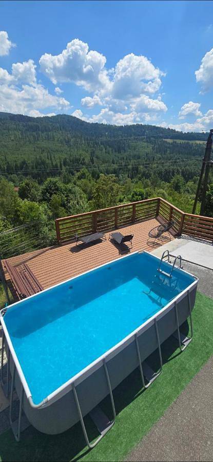 Ferienhaus für 14 Personen, mit Balkon und Whirlpool sowie Terrasse und Pool