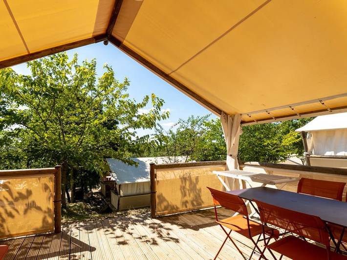 Camping Les Reflets du Quercy  - Safarizelt 4 personen - Zelt Nature Lodge - 2 Zimmer - Ausgestattete Küche - Badezimmer in Crayssac, Quercy