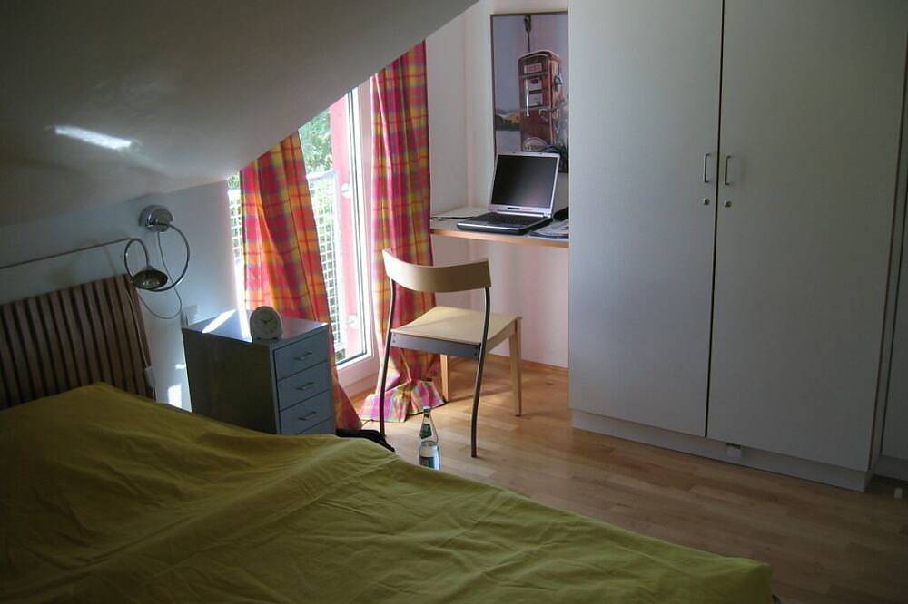 Ganze Wohnung, Gemütliches, topausgestattetes Dachstudio mit Panoramaterrasse in Daisendorf, Region Bodensee-Oberschwaben