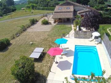 Location de vacances pour 8 personnes, avec jardin ainsi que piscine et vue à Eymet