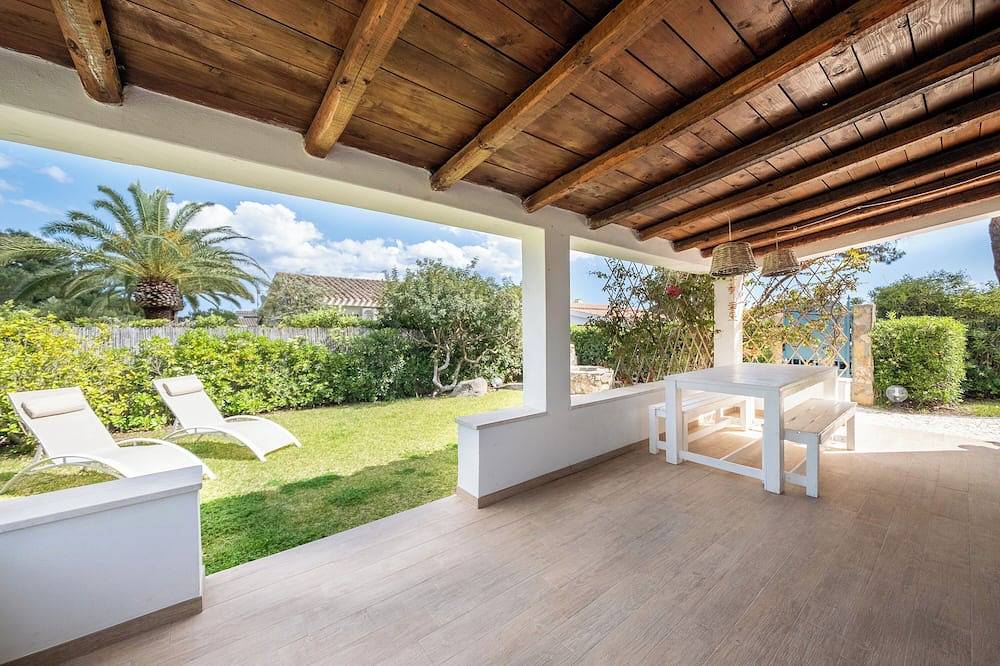 Casa Linda: 3-bedroom villa located at 100 meters from Costa Rei Beach. in Costa Rei, Muravera