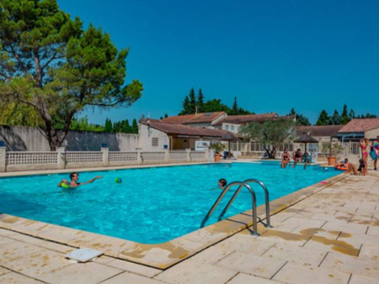 Chalet 46m² avec Terrasse à Noves in Noves, Région d'Arles