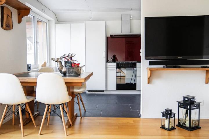 Ferienwohnung für 4 Personen, mit Balkon und Terrasse sowie Ausblick in Glarus