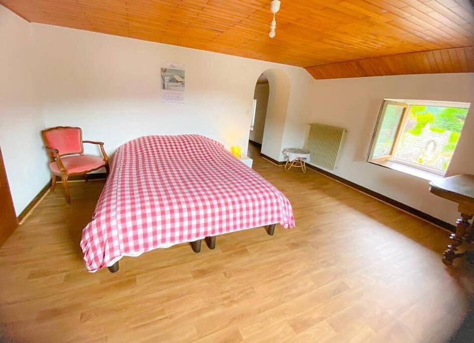 Appartement entier, Three-Bedroom Apartment in Haut-du-Them-Château-Lambert, Parc naturel régional des Ballons des Vosges