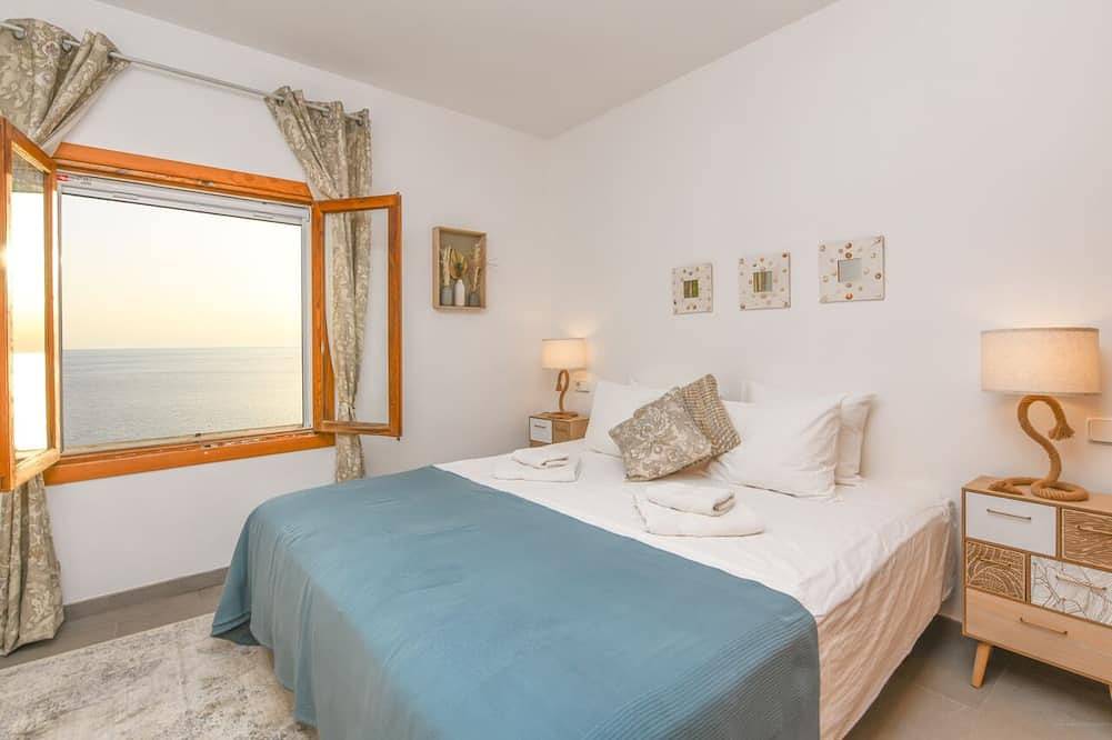 Chalet con vistas panorámicas en primera línea de mar in Bañalbufar, Mallorca Oeste