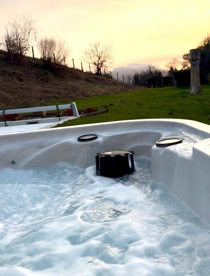 Appartement de vacances pour 2 personnes, avec jacuzzi ainsi que jardin et piscine