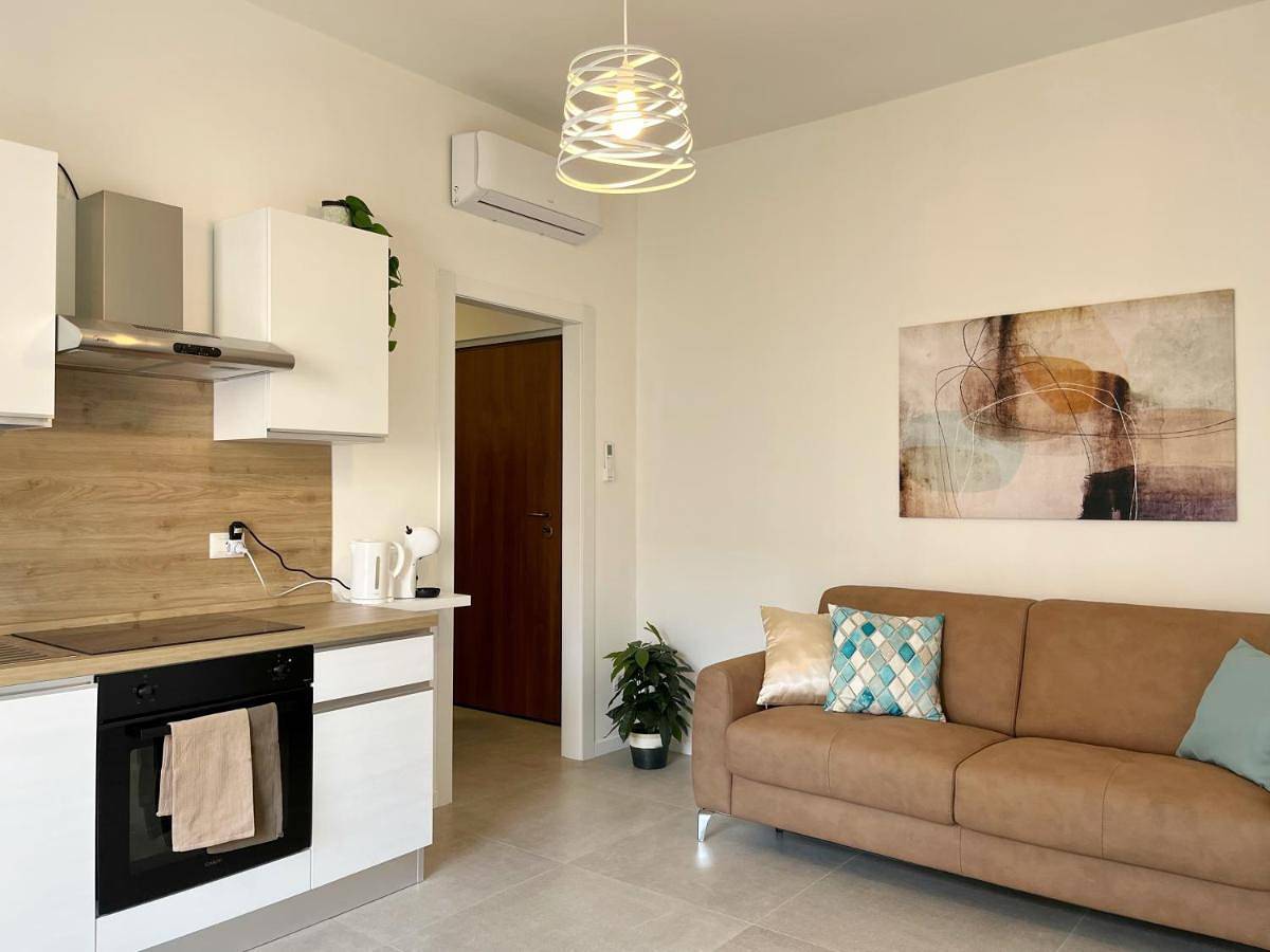Appartamento intero, Enchanting Flat near Milan & Como, 150m station in Desio, Brianza