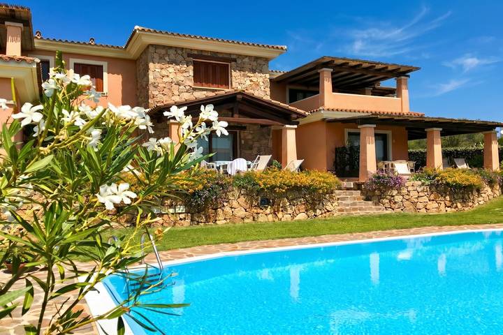Appartamento per 4 persone, con piscina e terrazza a Pittulongu