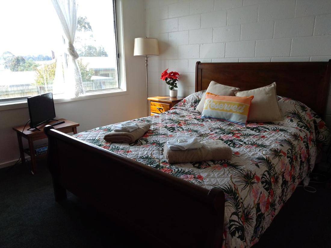 Entire apartment, Relax in Waratah's Waterfall Retreat Unit 1, Free Pay Tv In 2 Rooms & Free Wifi in Tasmania