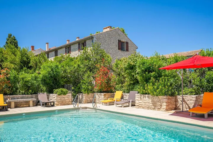 Ferienhaus für 8 Personen, mit Garten und Pool - 1