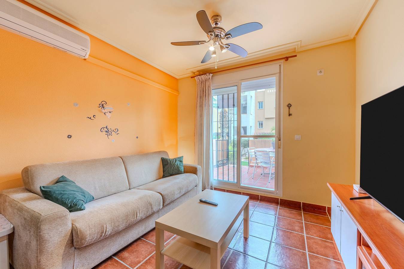 Apartamento inteiro, Apartamento 'Em Urbanização Naturista' com Piscina Partilhada, Wi-Fi e Ar Condicionado in Playas de Vera, Vera