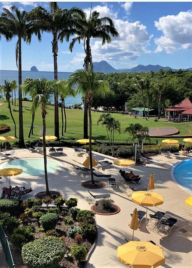 Appart’hôtel pour 3 personnes, avec vue et jardin ainsi que bassin pour enfant et piscine, adapté aux familles