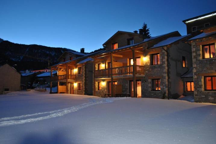 Location de vacances pour 6 personnes, avec vue ainsi que vue sur le lac et jardin dans Office De Tourisme Des Angles - 4