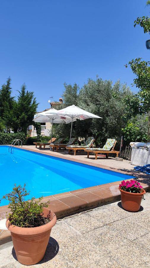 Ferienhaus für 6 Personen, mit Pool und Ausblick sowie Balkon und Garten, mit Haustier - 1