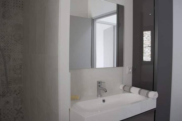 Location de vacances pour 3 personnes, avec jardin ainsi que terrasse et piscine, animaux acceptés à Robion - 4