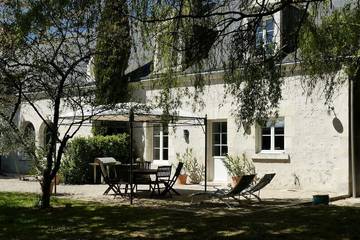 Gîte pour 4 personnes, avec terrasse et jardin à Chitenay