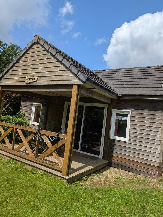 Location de vacances pour 5 personnes, avec Jacuzzi et Terrasse ainsi que Jardin et Bassin pour enfant à Lanvellec
