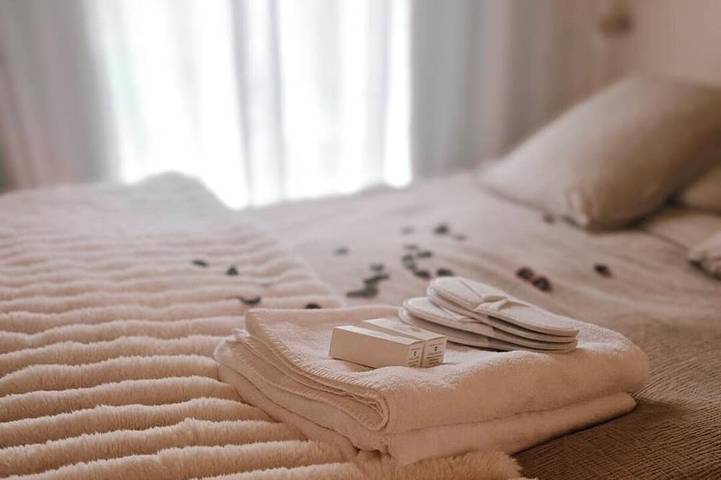 Gîte pour 4 personnes, avec Jacuzzi ainsi que Terrasse et Jardin à Montignac-Charente - 2
