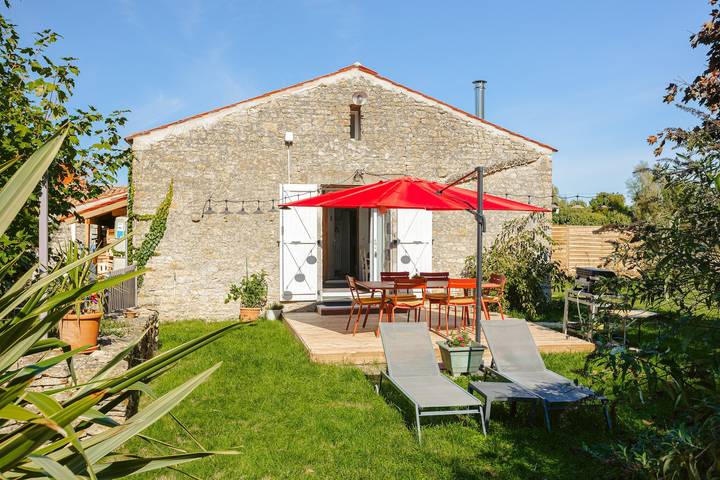 Gîte 'La Grange Hulotte' con Terraza Privada, Jardín Compartido y Wi-Fi in Chaillé-les-Marais, Fontenay-le-Comte