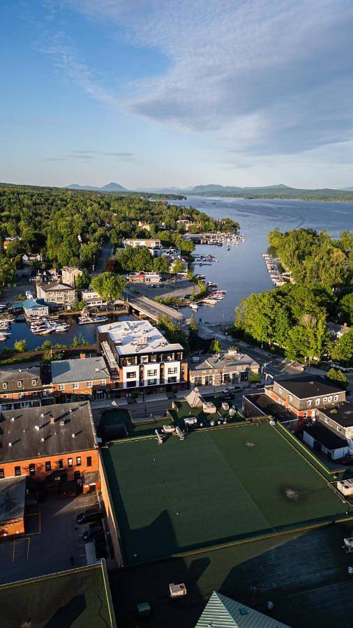 Appart’hôtel pour 2 personnes, avec sauna et vue ainsi que vue sur le lac et terrasse, animaux acceptés